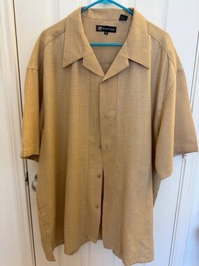 Montique Men's Casual Short-Sleeve Button-Down Shirt in Tan